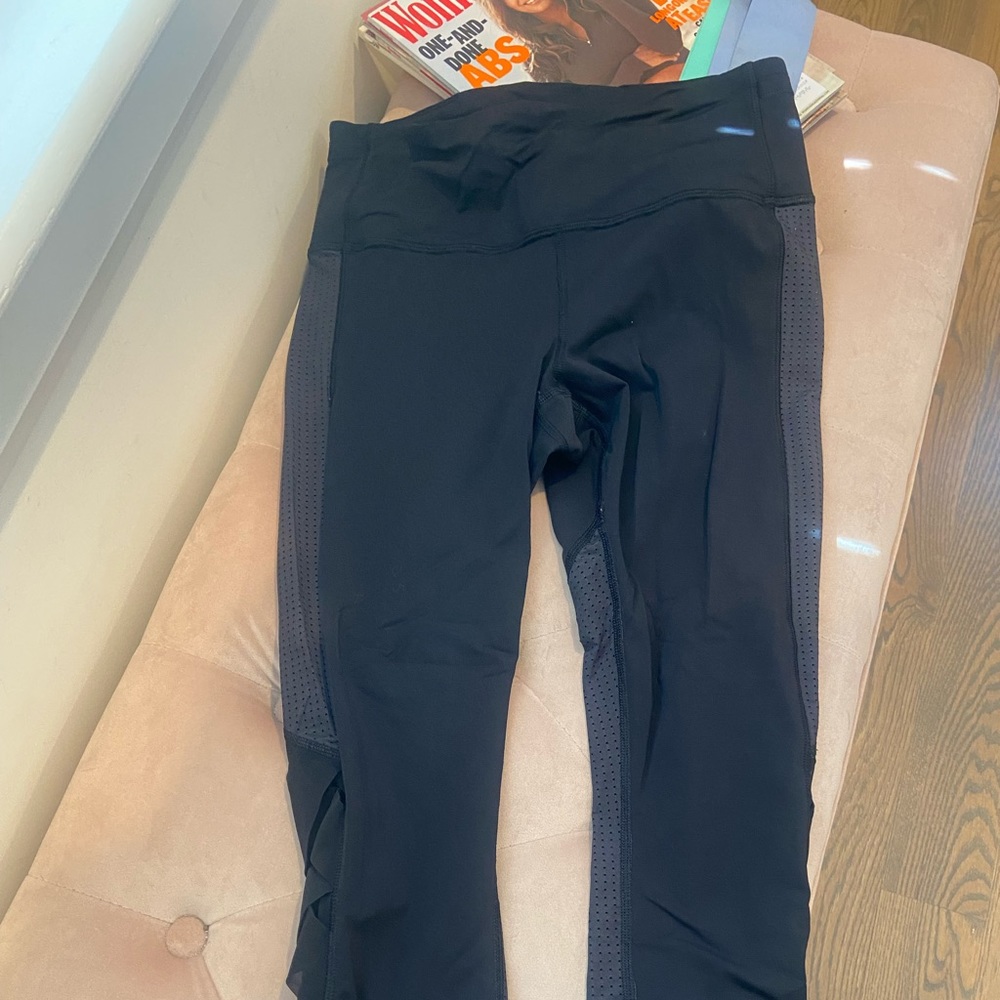 Lululemon criss cross leggings 🖤